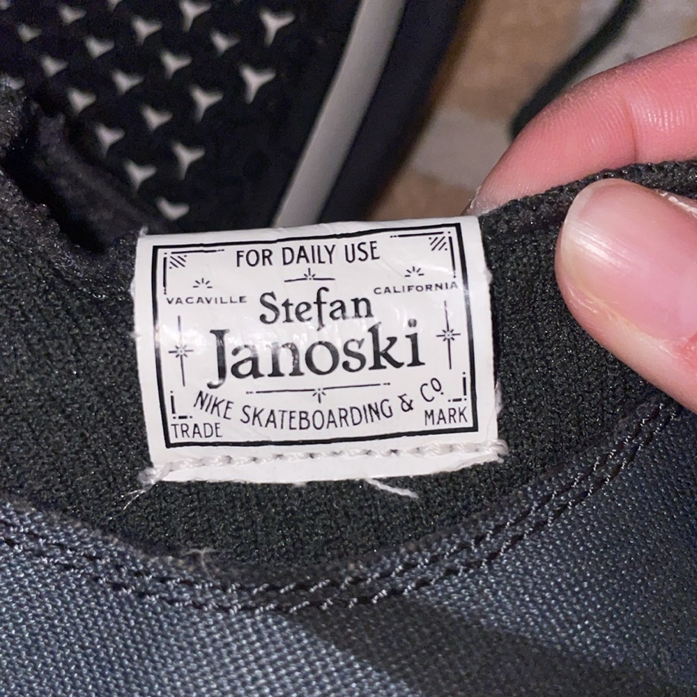 Nike Air Janoski Shoes - Picture 5 of 6